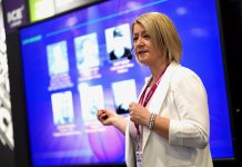 Startups showcase their offer to investors at Pitch ICE